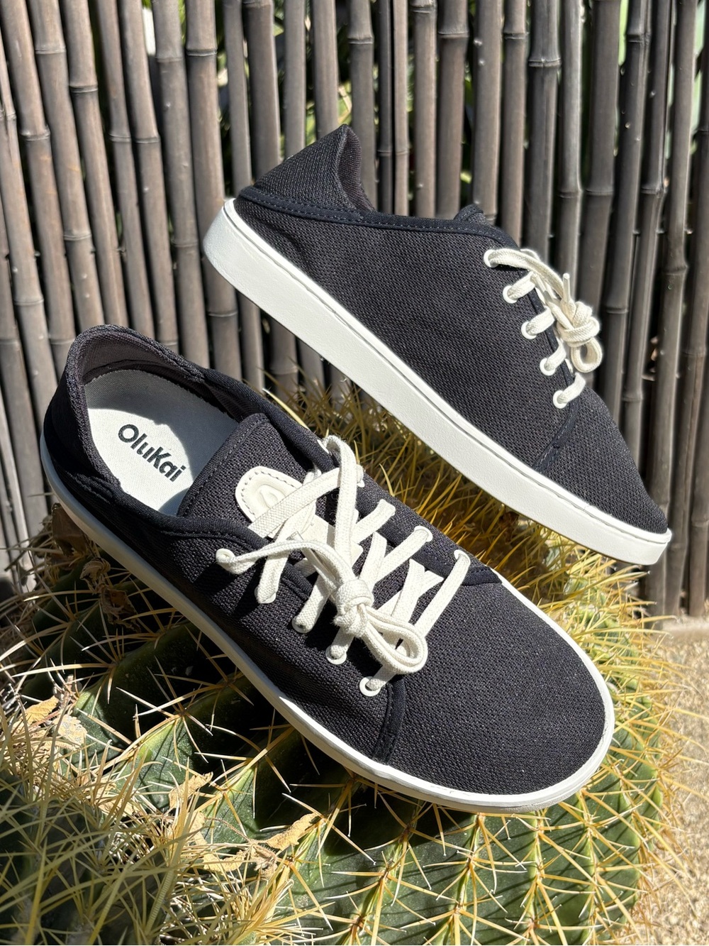 OluKai Pehuea Li Women’s Size 8.5 Lightweight Black Sneakers